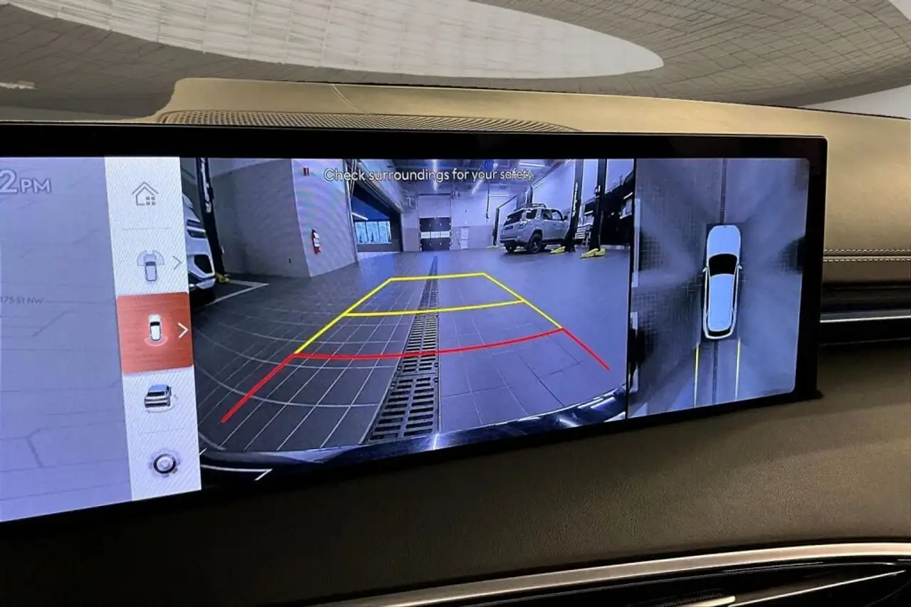 Genesis GV70 - Image 16