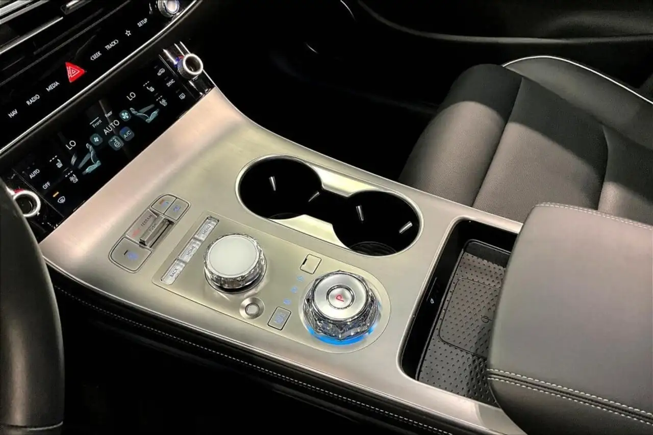 Genesis GV70 - Image 19