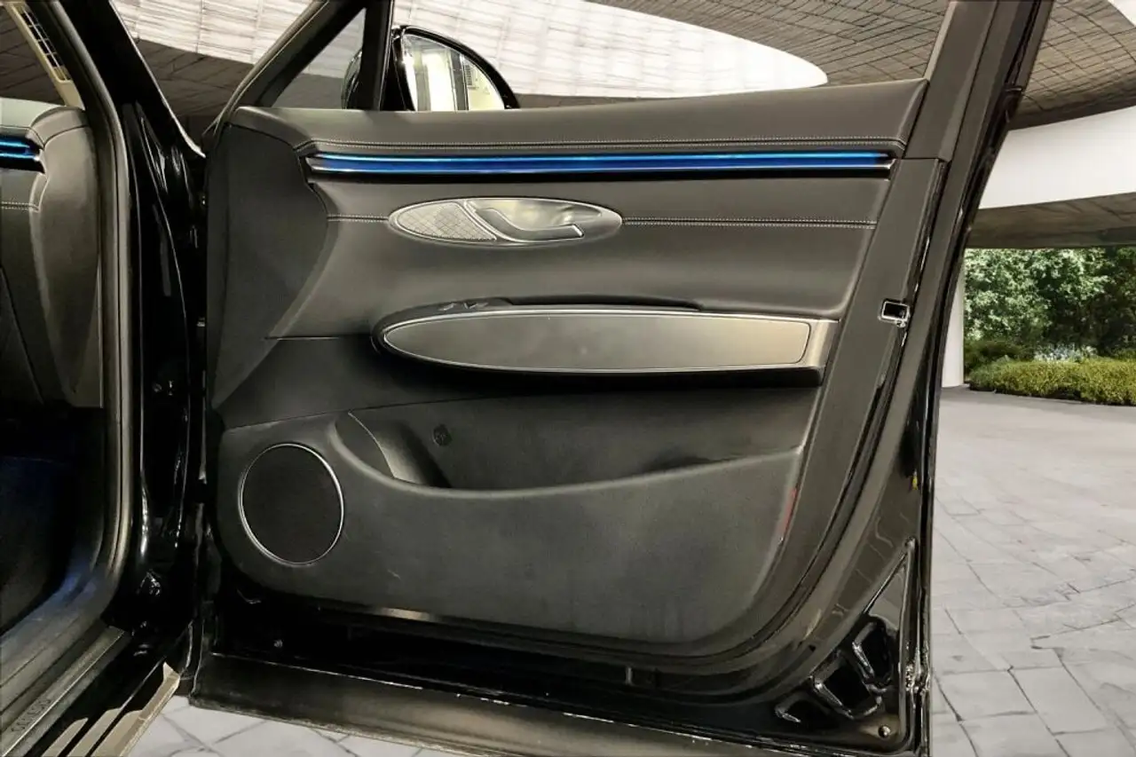 Genesis GV70 - Image 30
