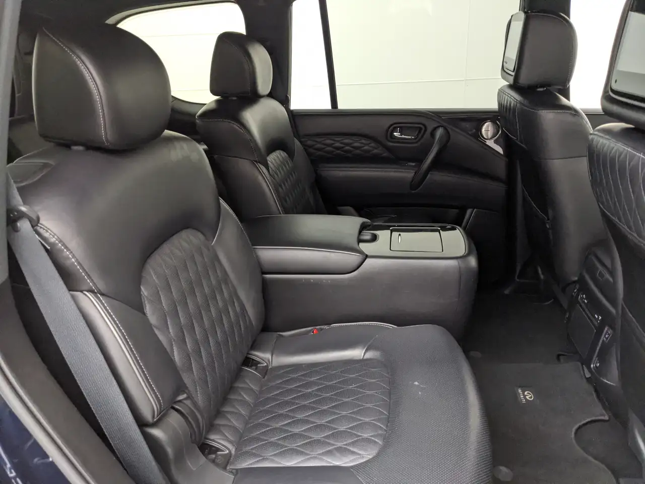 Infiniti QX80 - Image 36