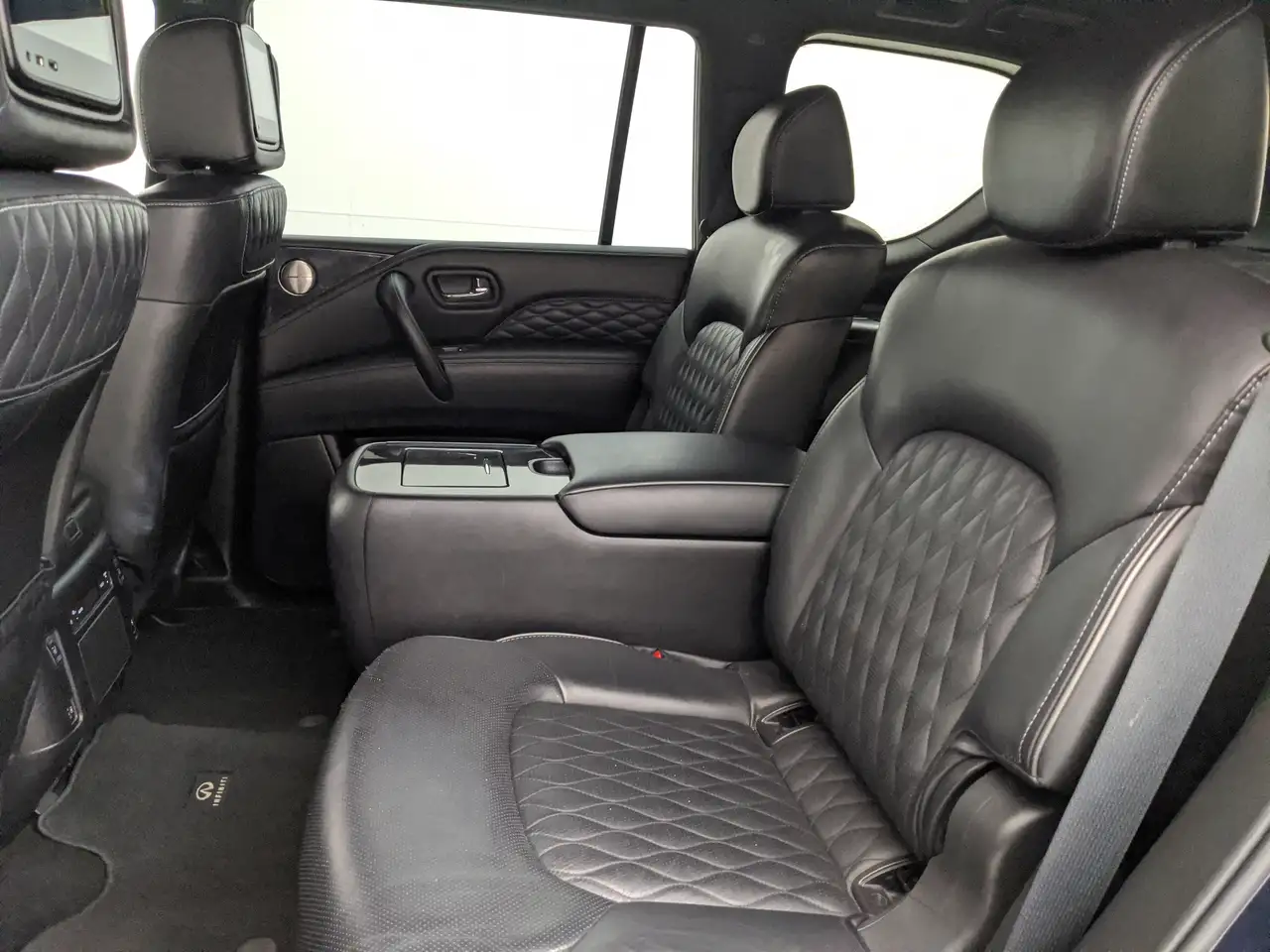 Infiniti QX80 - Image 28