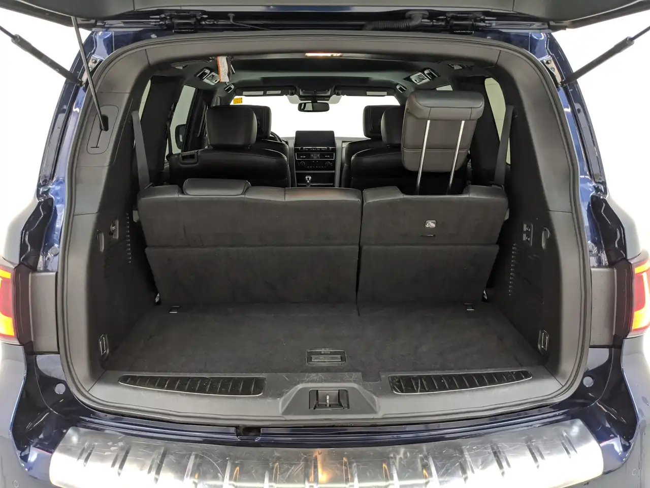 Infiniti QX80 - Image 41