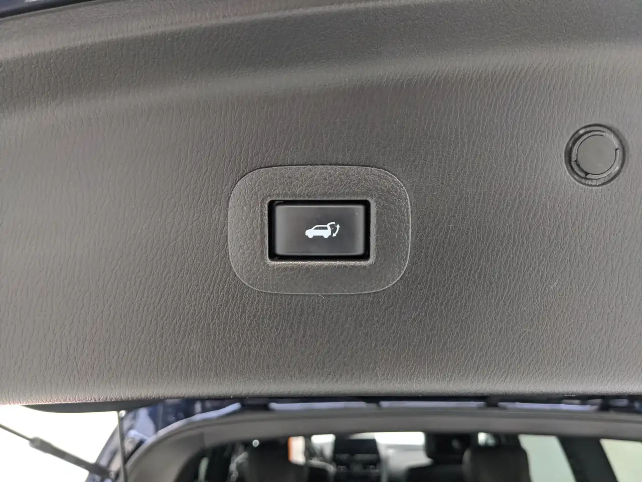 Infiniti QX80 - Image 40