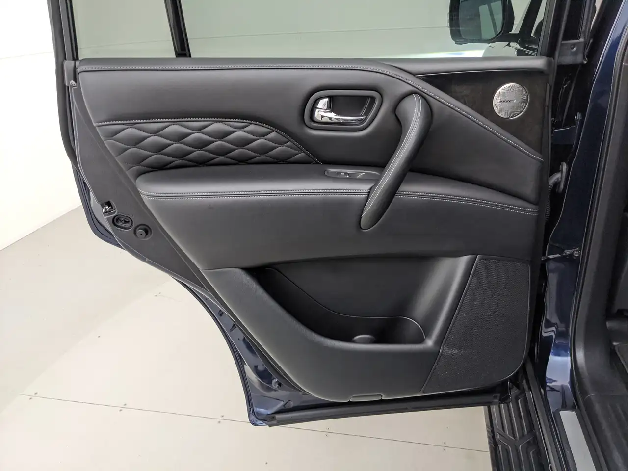 Infiniti QX80 - Image 31