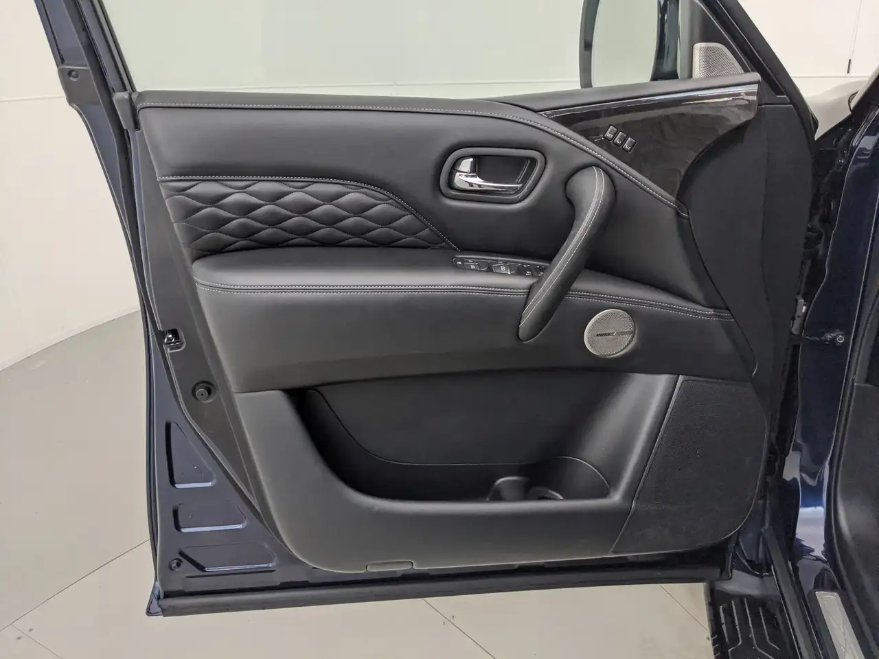 Infiniti QX80 - Image 27