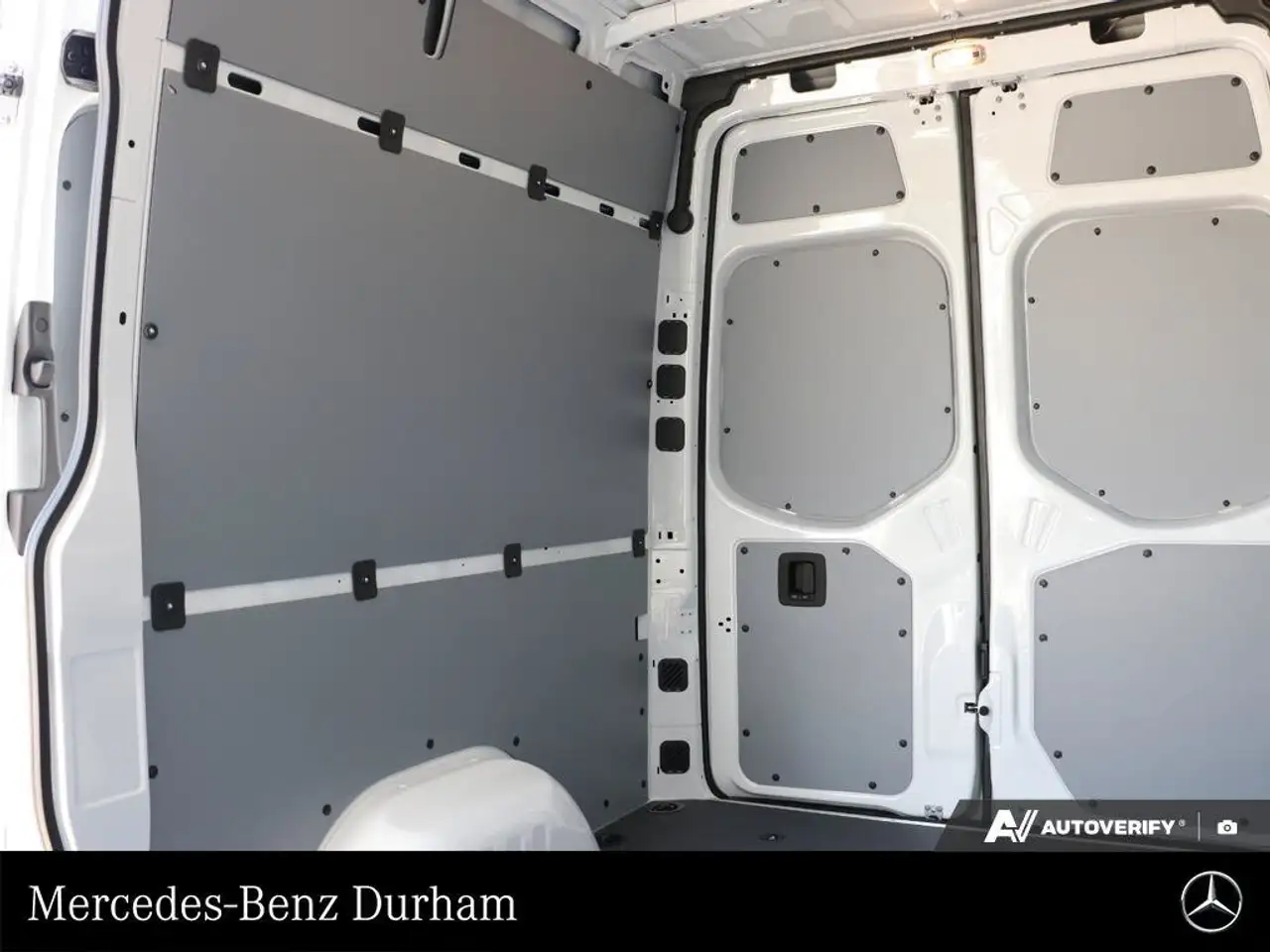 Mercedes-Benz Sprinter - Image 25