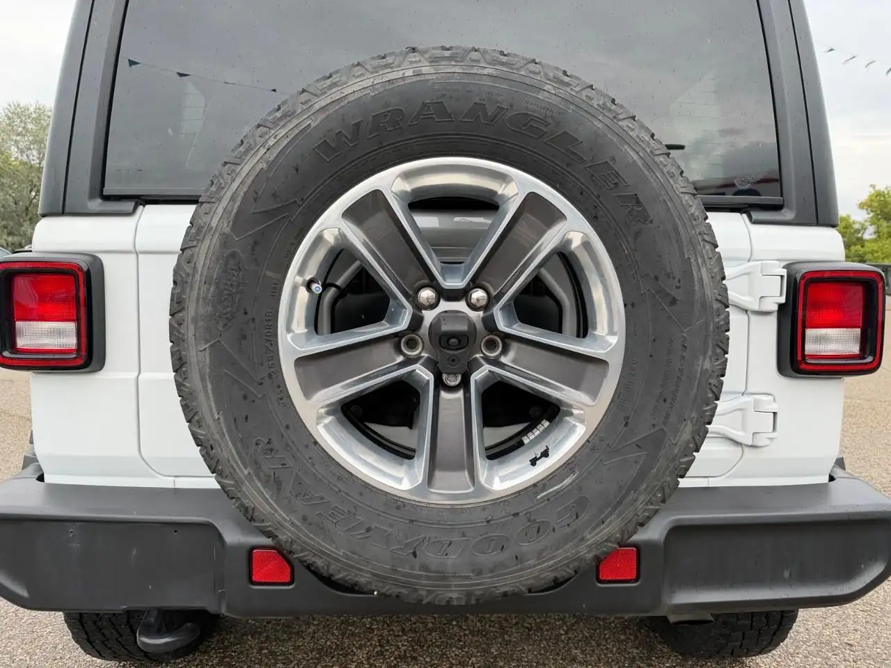 Jeep Wrangler - Image 14