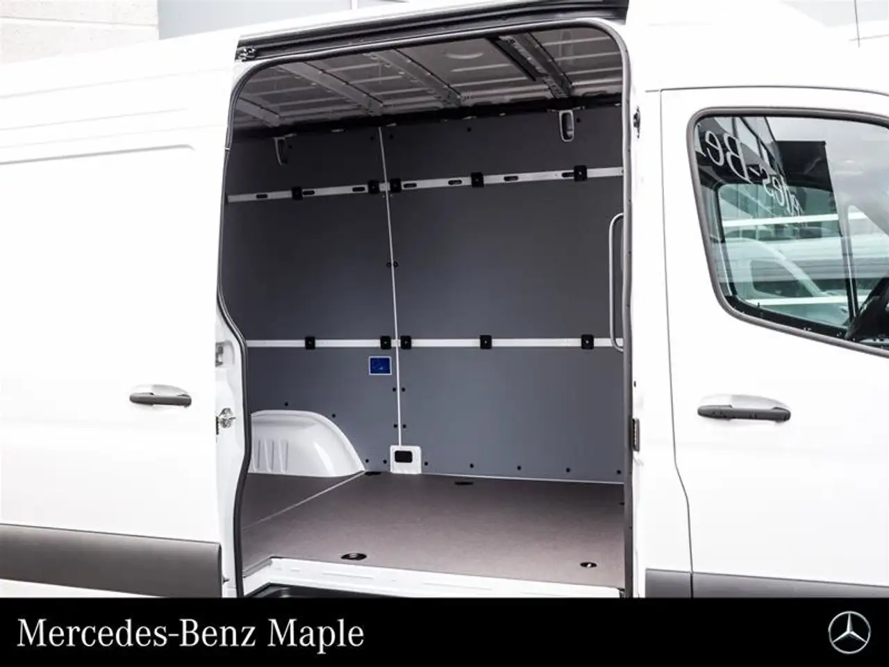 Mercedes-Benz Sprinter - Image 13