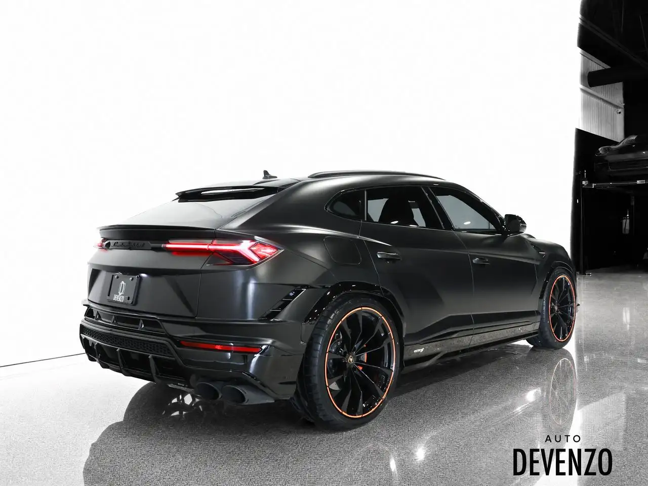 Lamborghini Urus - Image 3