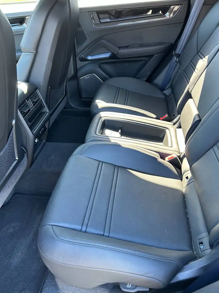 Porsche Cayenne - Image 12