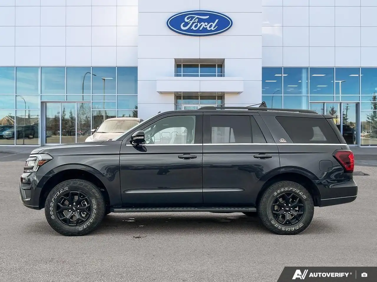 Ford Expedition - Image 3