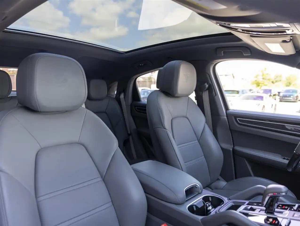 Porsche Cayenne - Image 25