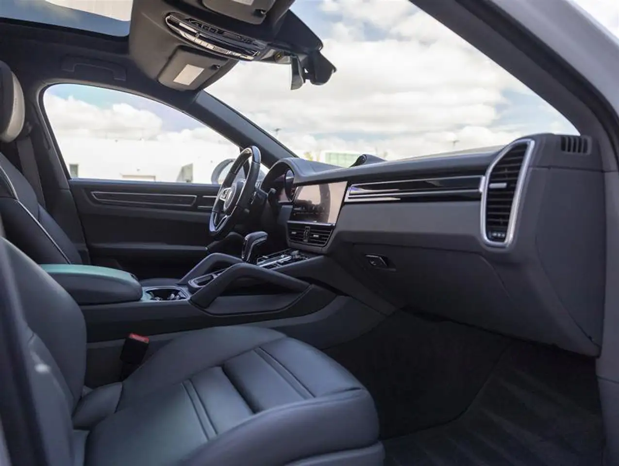 Porsche Cayenne - Image 24