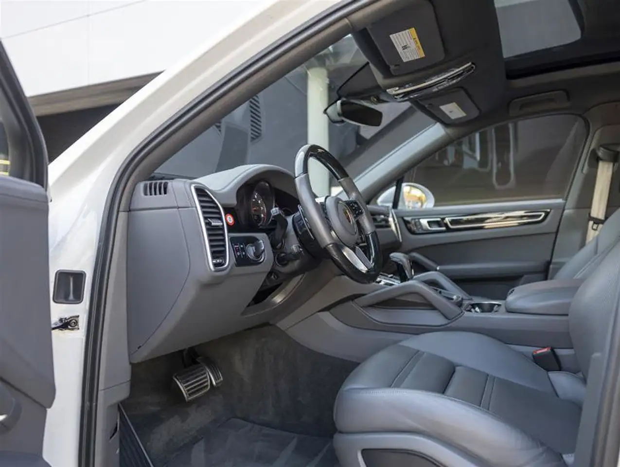 Porsche Cayenne - Image 19