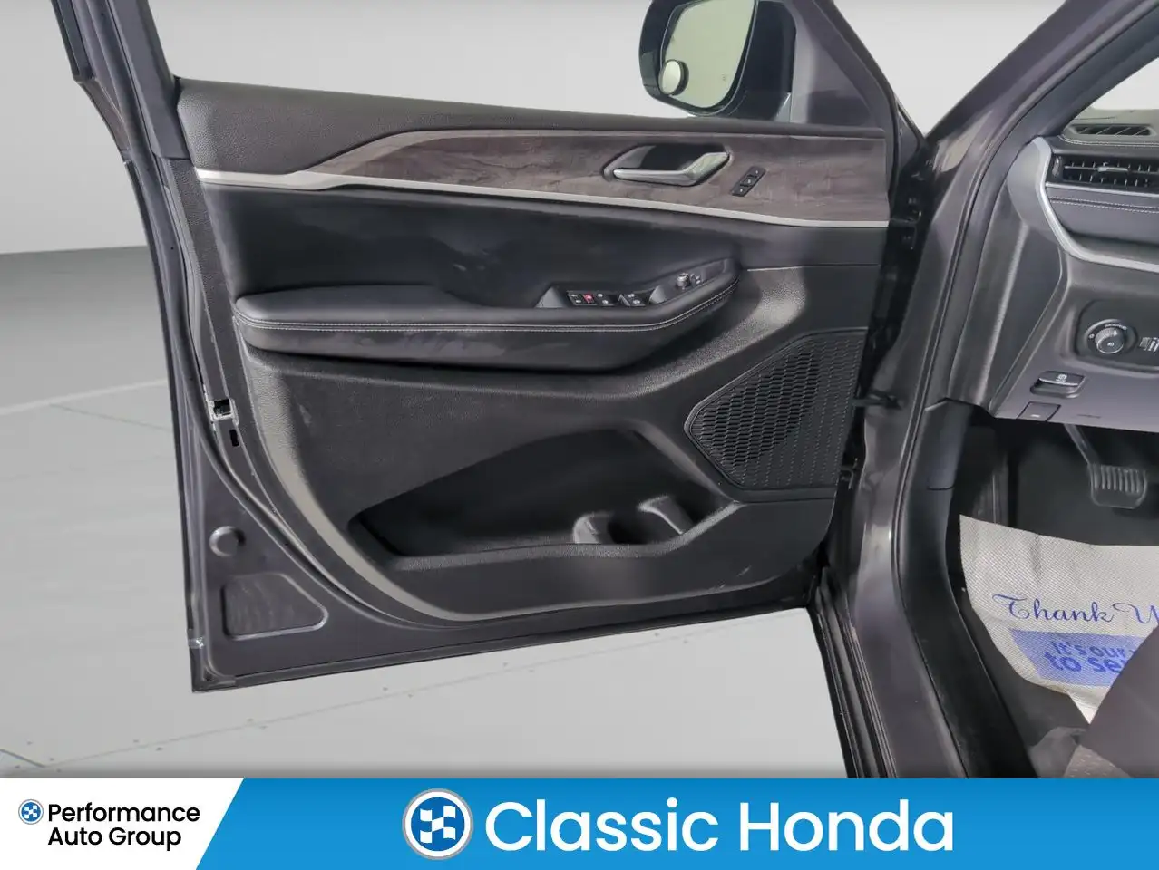 Jeep Grand Cherokee - Image 11