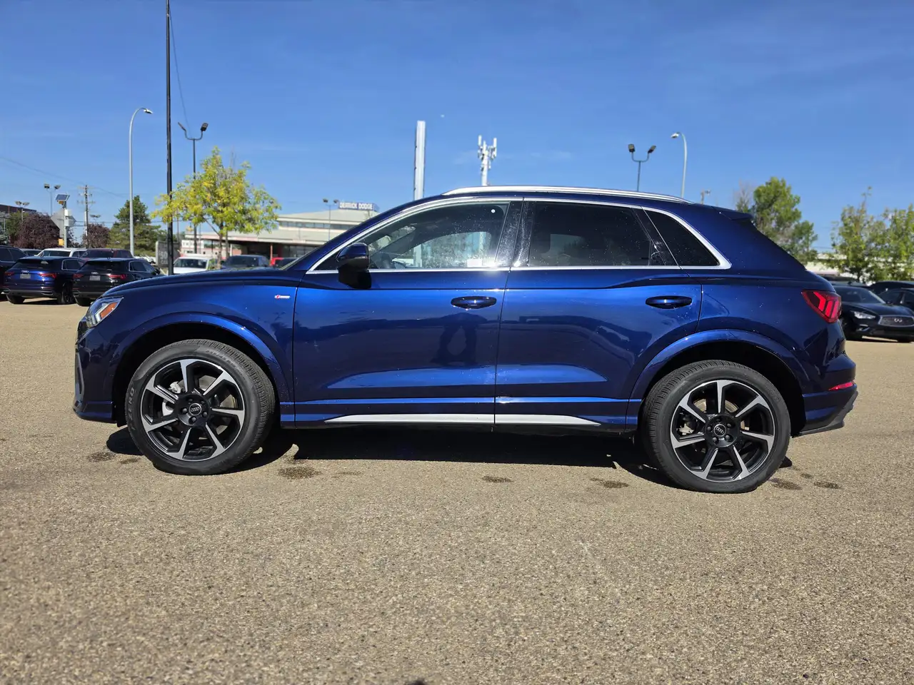 Audi Q3 - Image 3