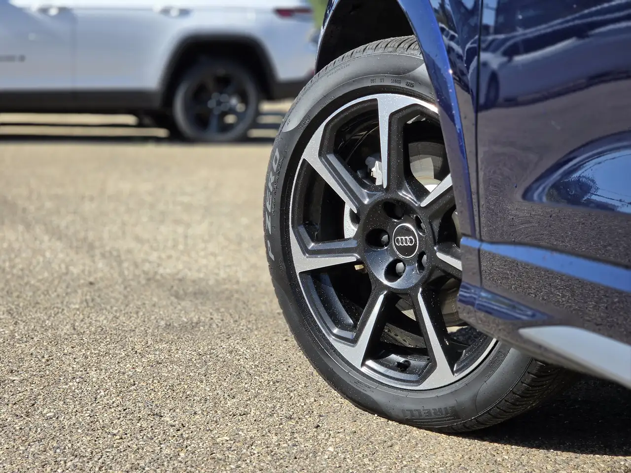 Audi Q3 - Image 12