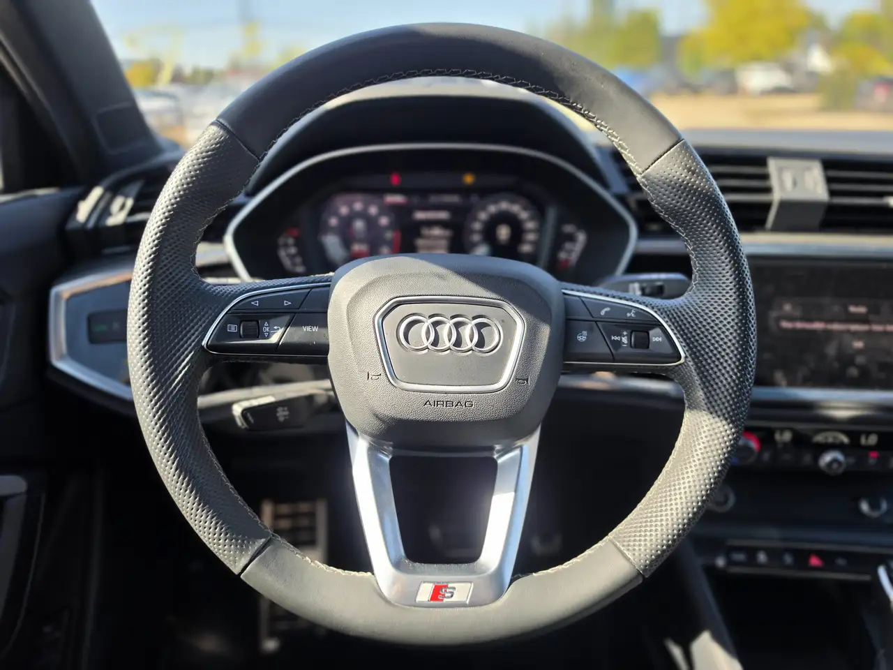 Audi Q3 - Image 25
