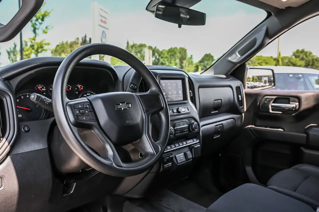 Chevrolet Silverado 1500 - Image 21