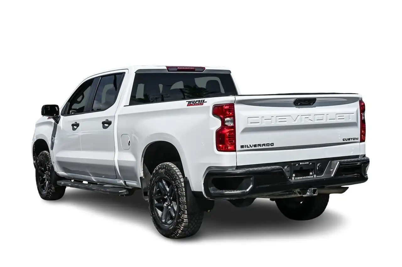 Chevrolet Silverado 1500 - Image 11