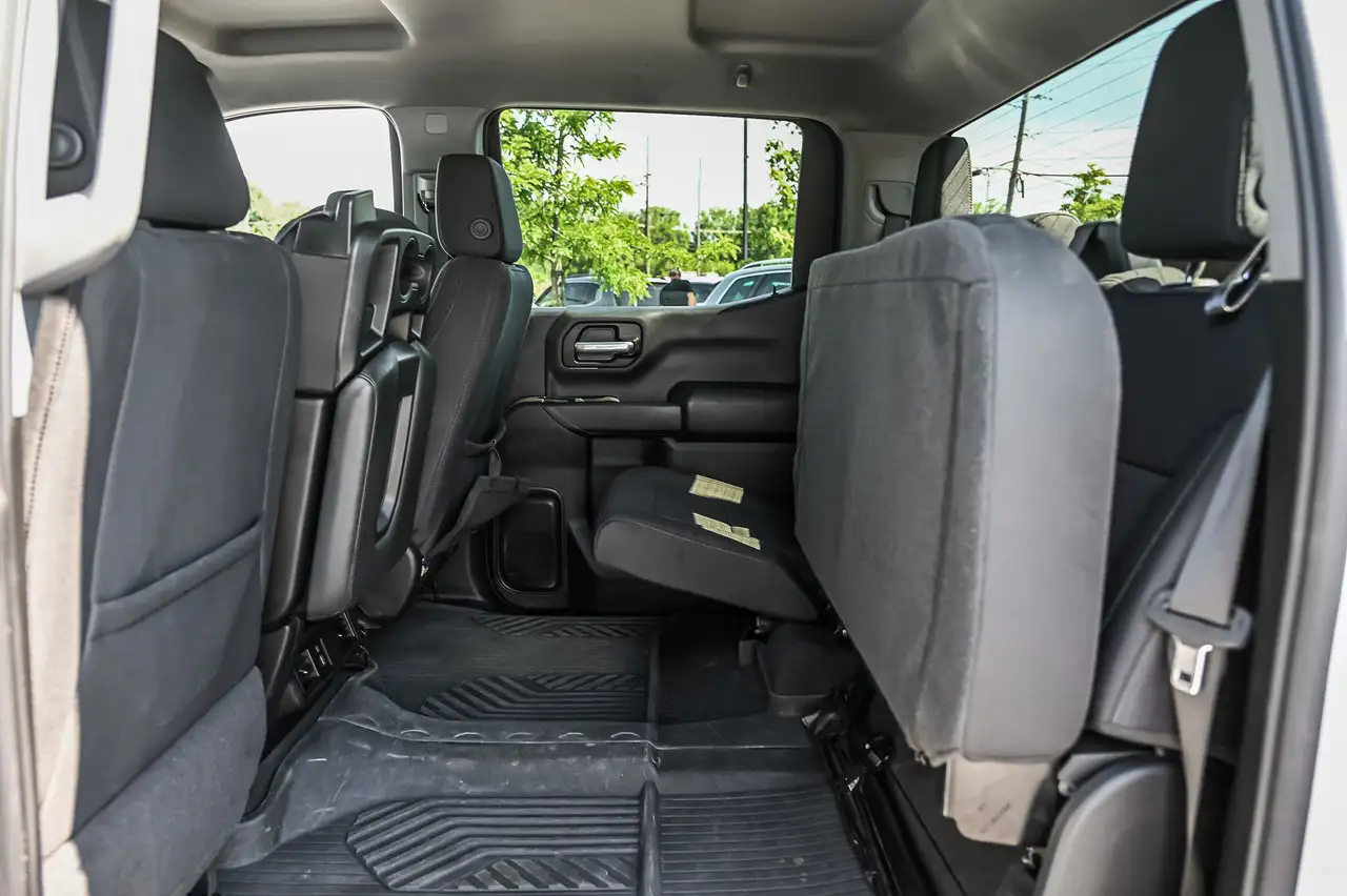 Chevrolet Silverado 1500 - Image 31