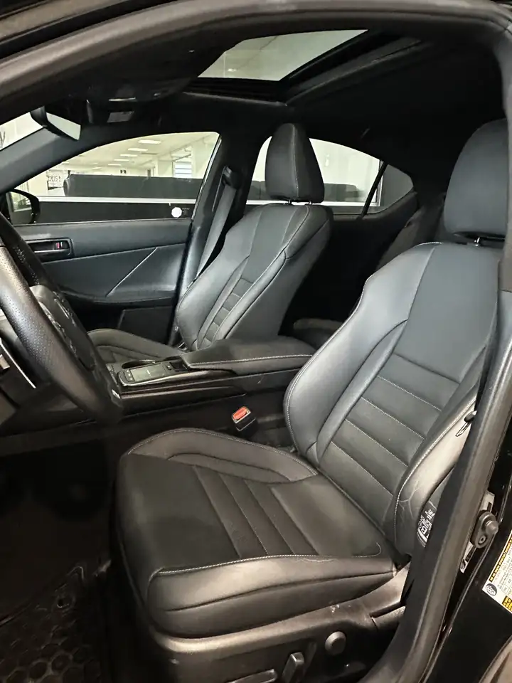 Lexus IS - Image 6