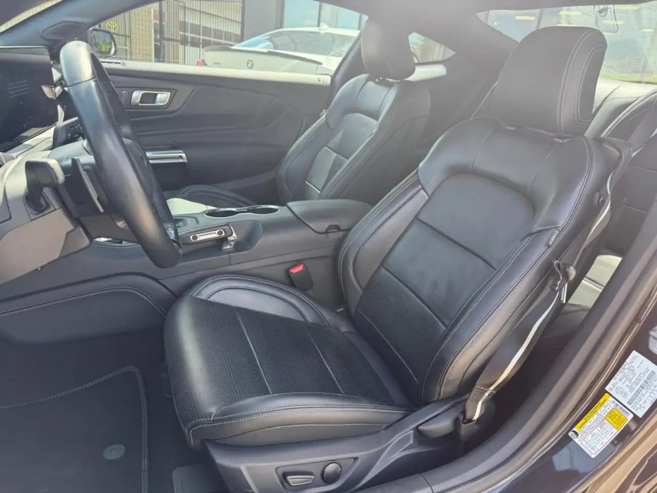 Ford Mustang - Image 12