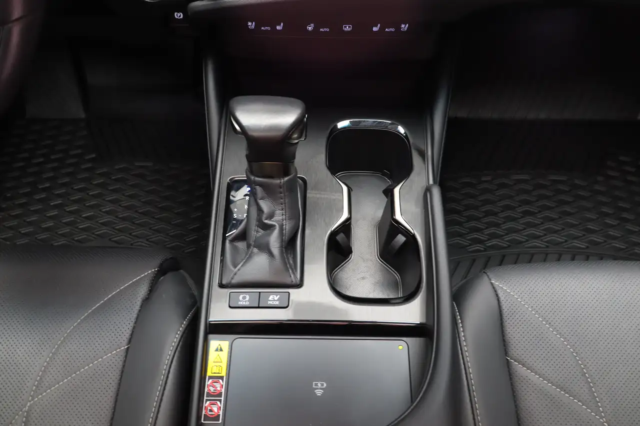 Lexus ES - Image 21