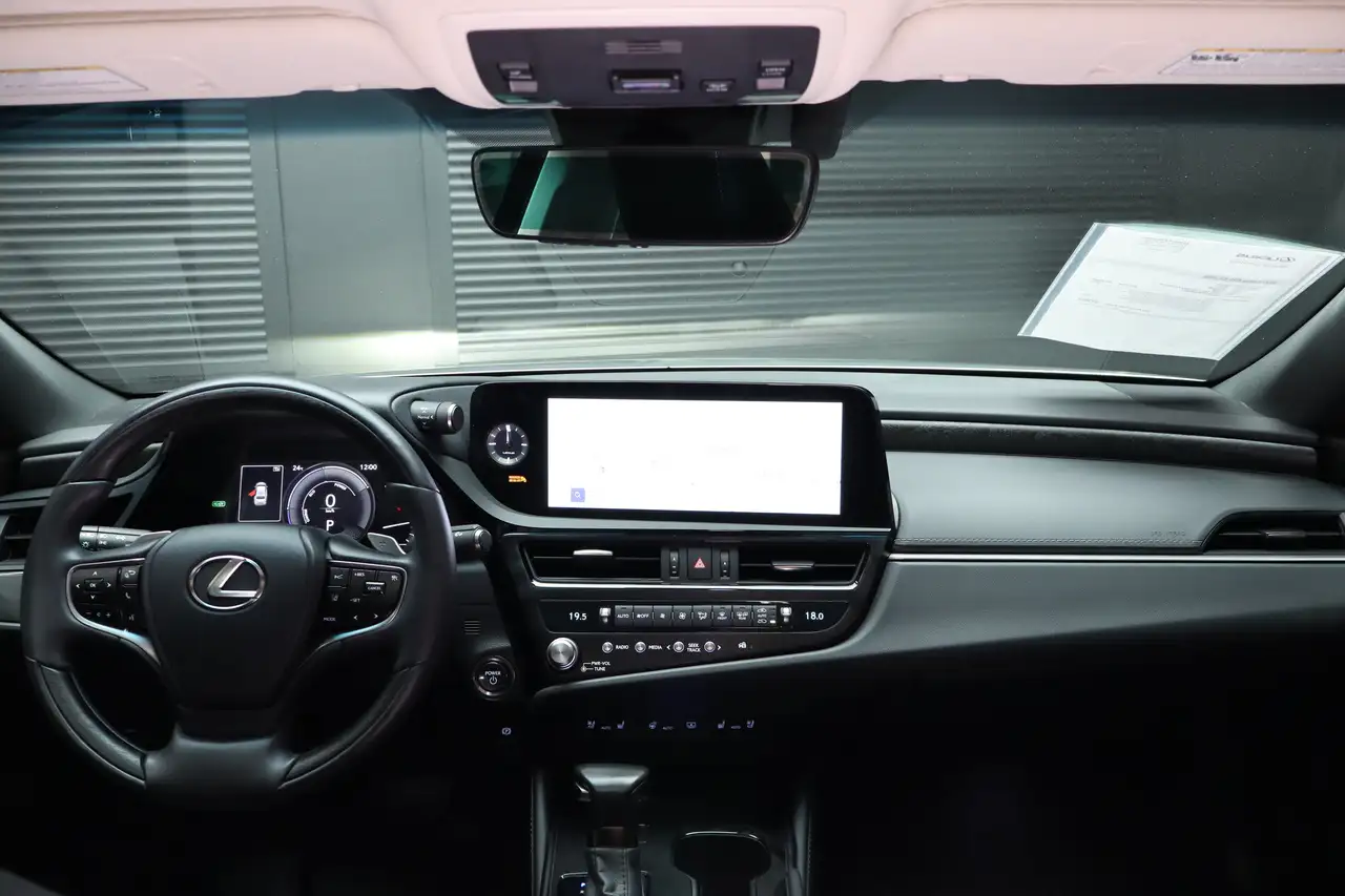 Lexus ES - Image 20