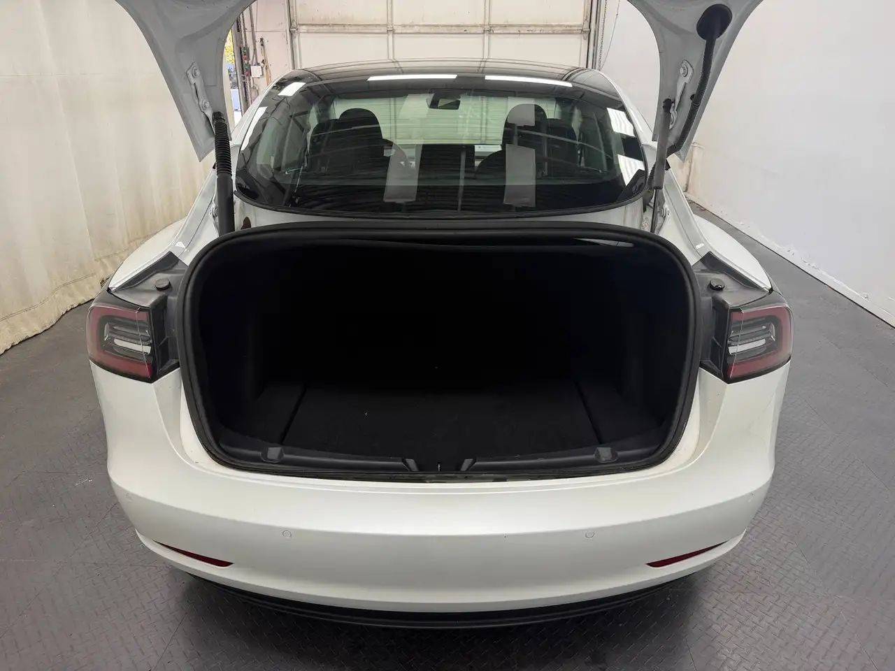 Tesla Model 3 - Image 8
