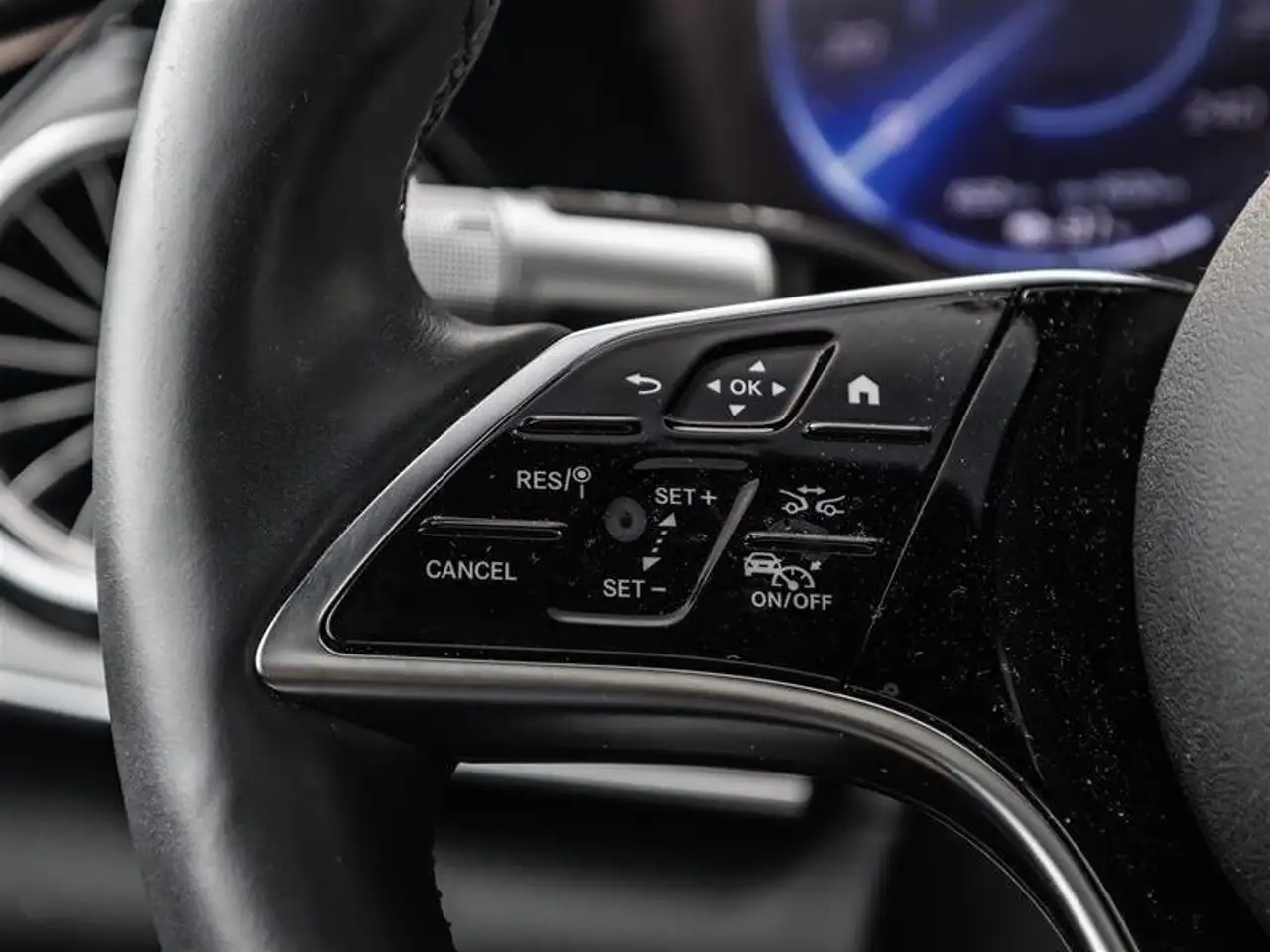 Mercedes-Benz EQS - Image 11