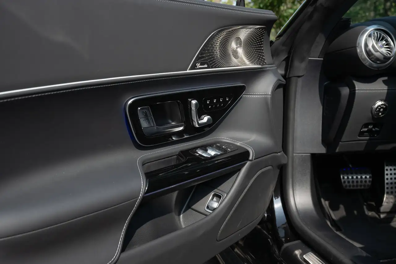 Mercedes-Benz SL - Image 23