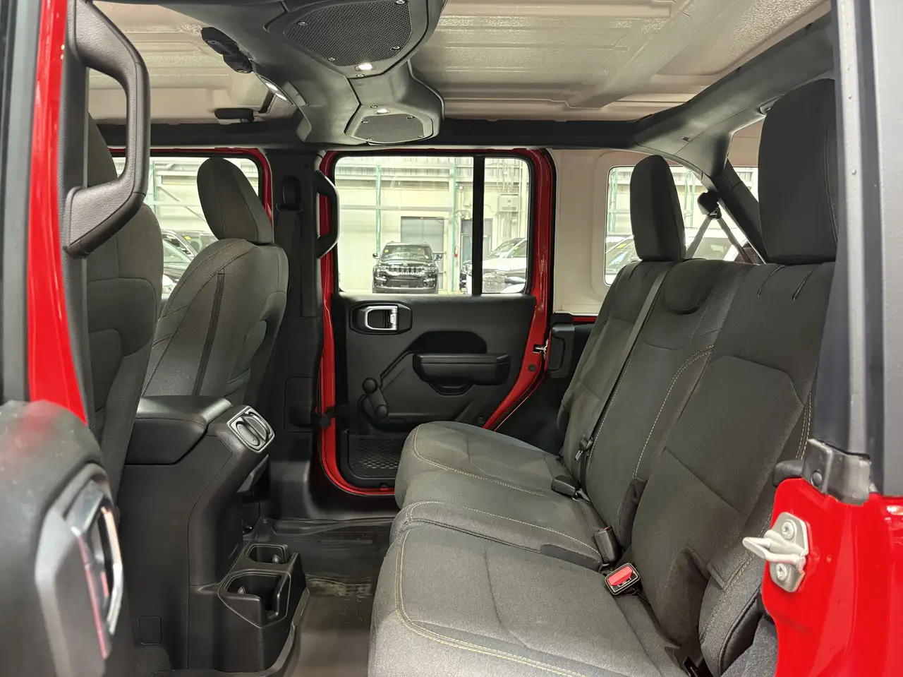 Jeep Wrangler - Image 13