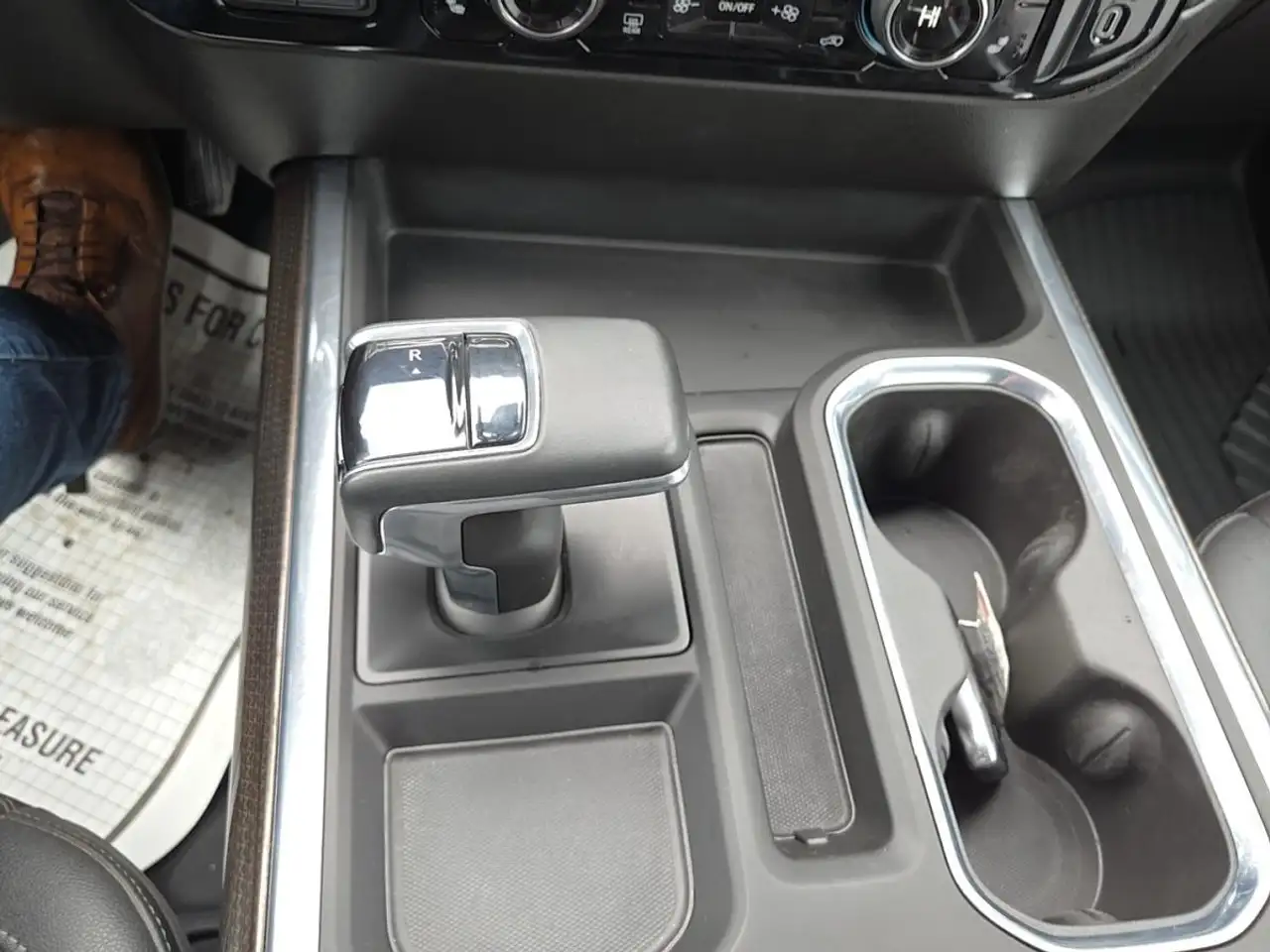 Chevrolet Silverado 1500 - Image 11