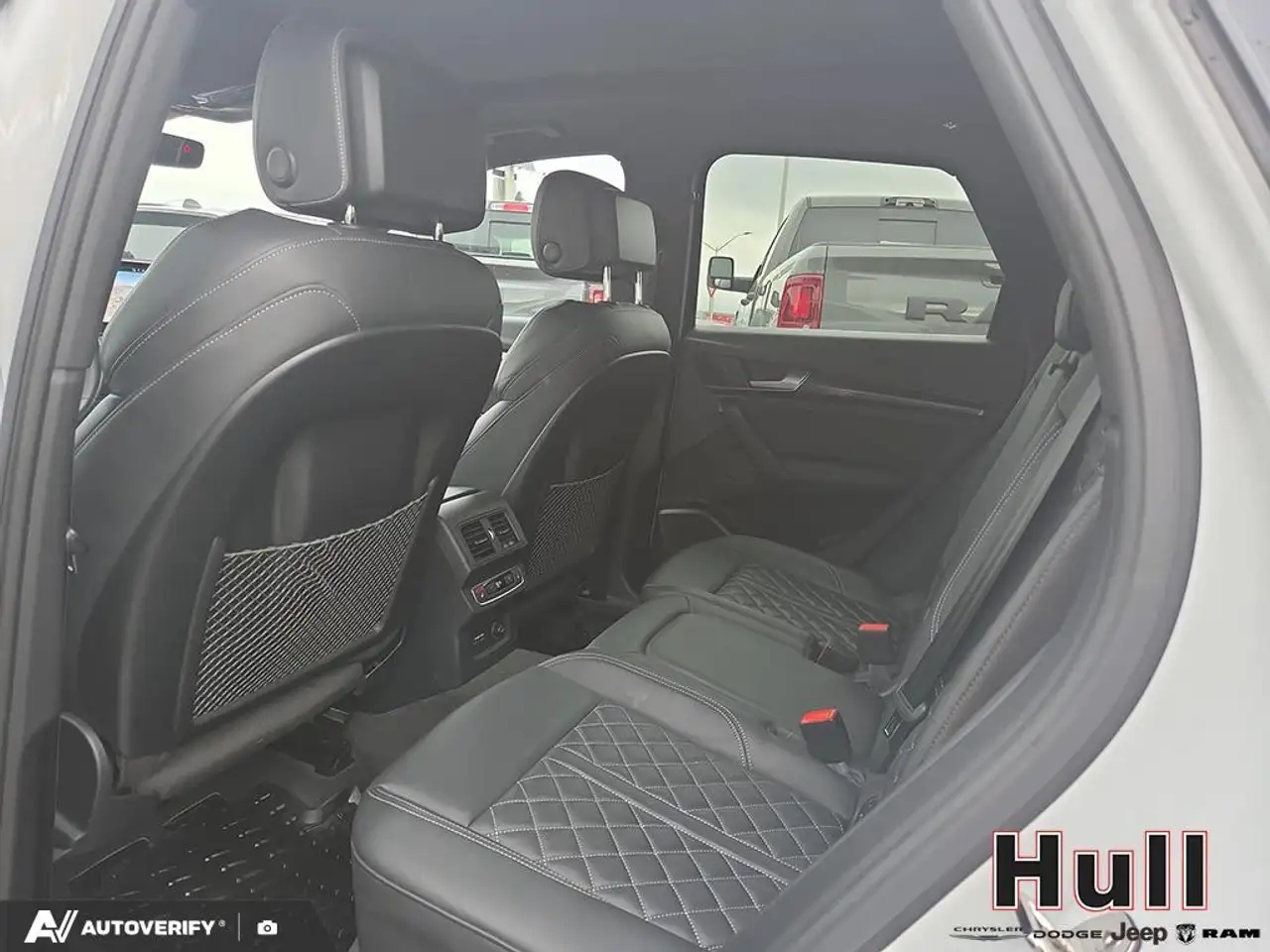 Audi SQ5 - Image 22