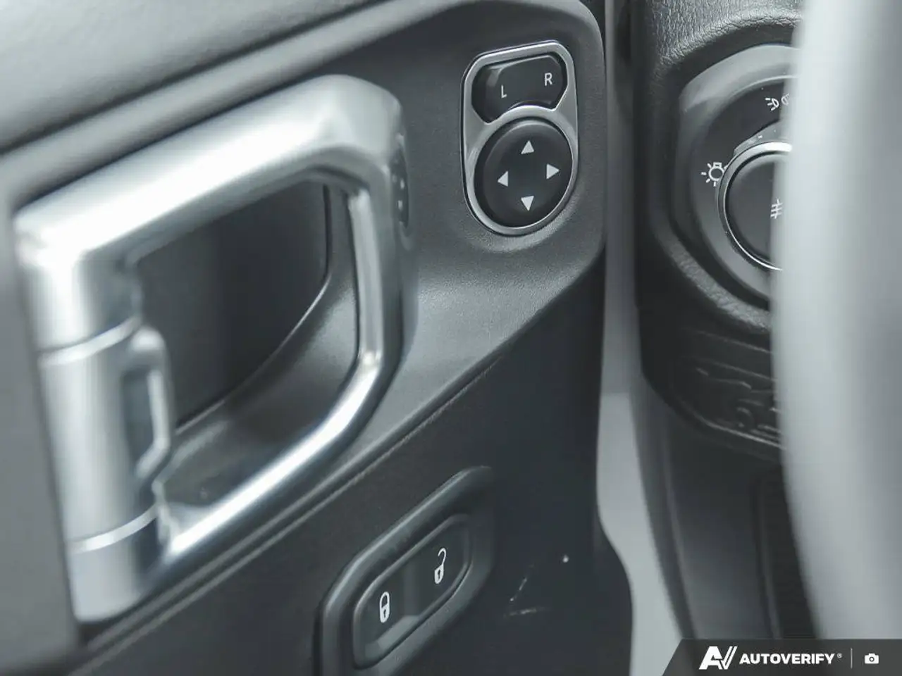Jeep Wrangler - Image 17