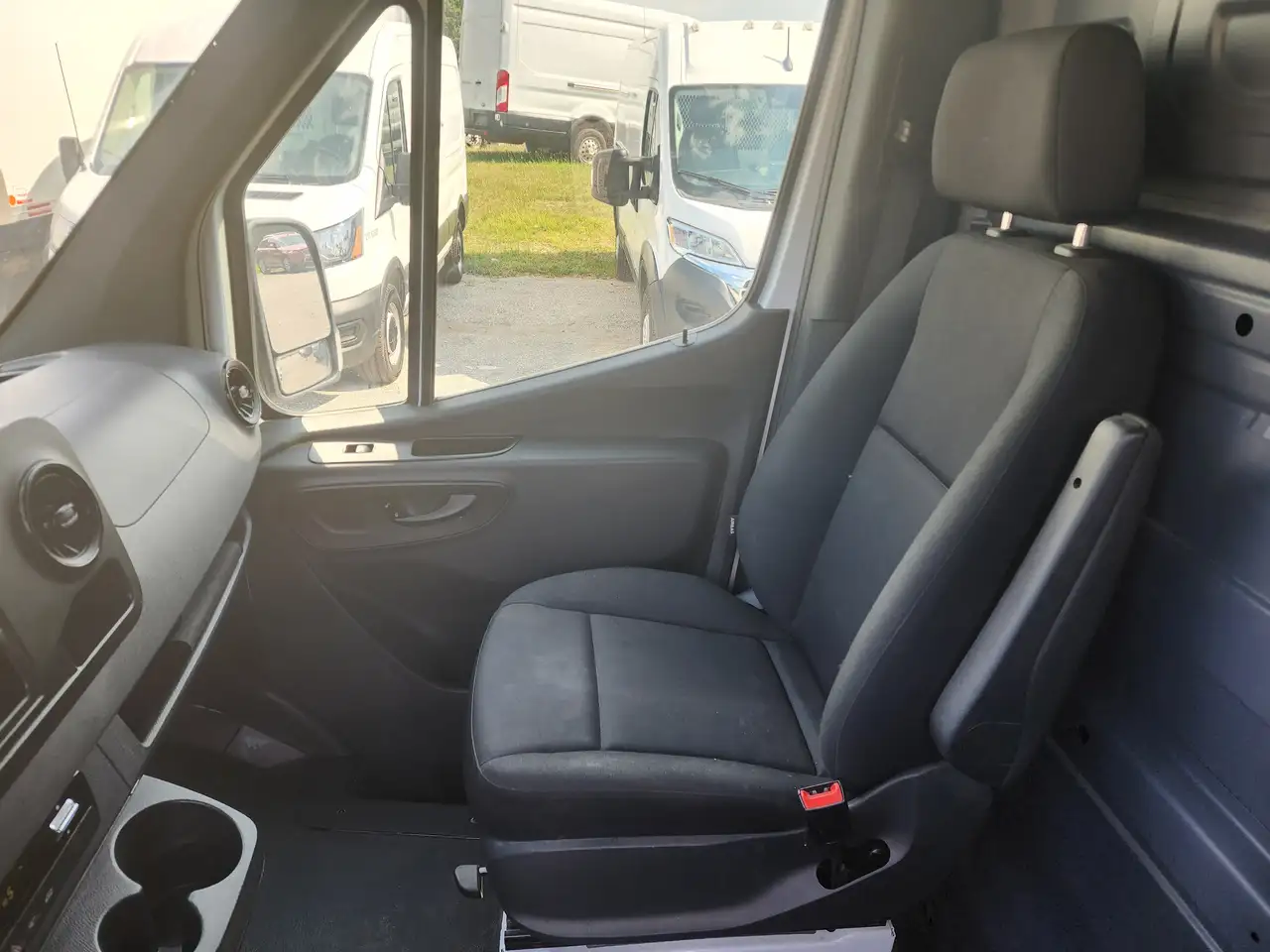 Mercedes-Benz Sprinter - Image 11