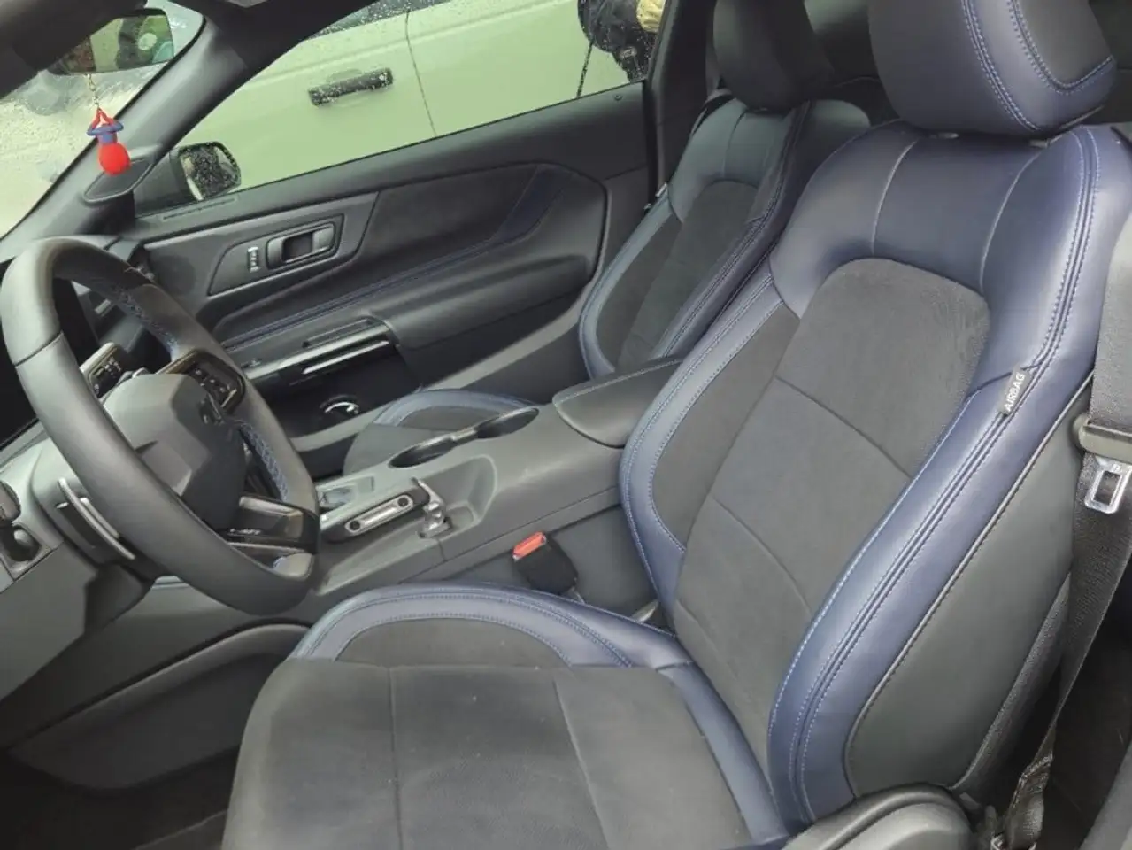 Ford Mustang - Image 6