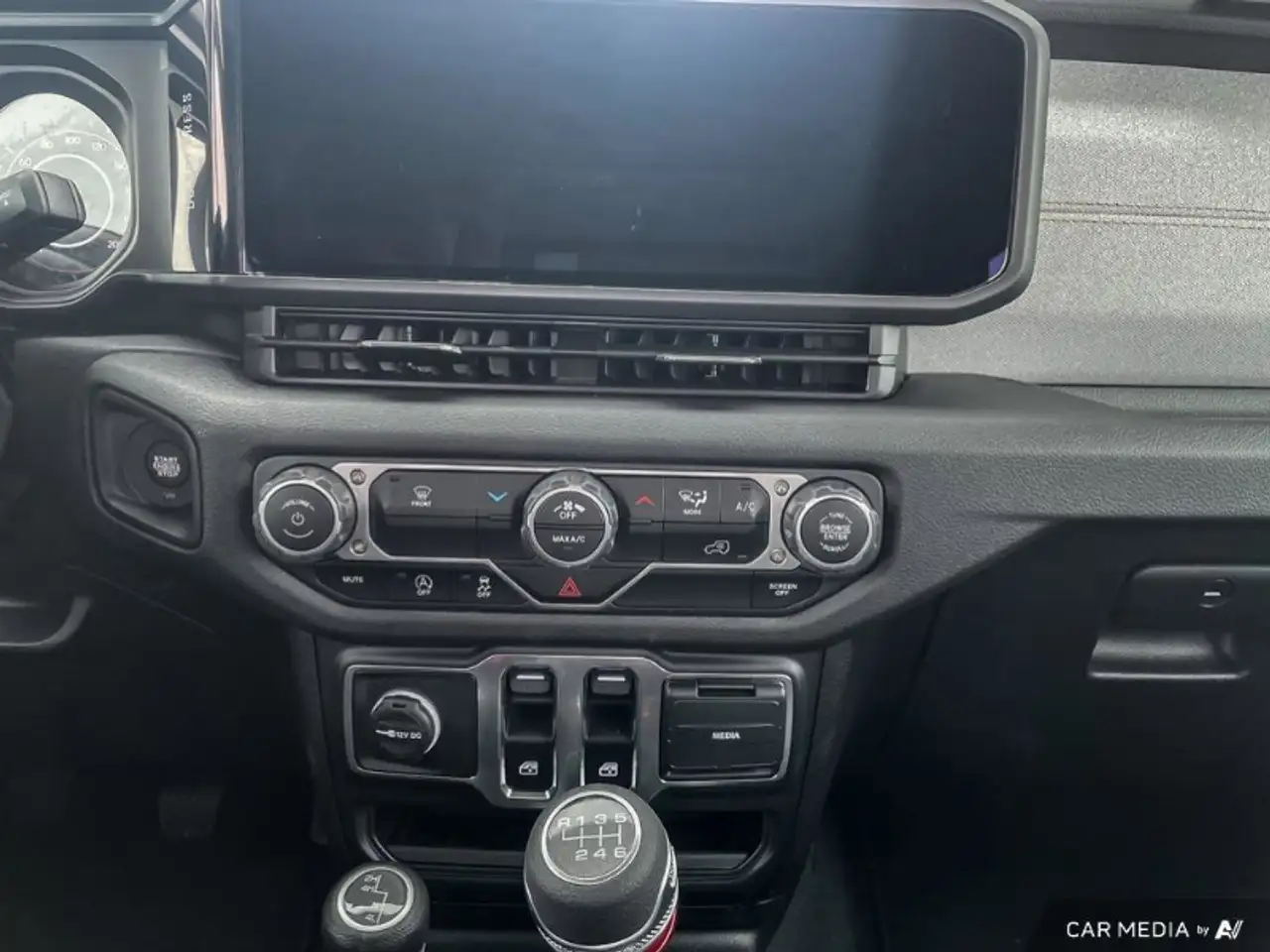 Jeep Wrangler - Image 13