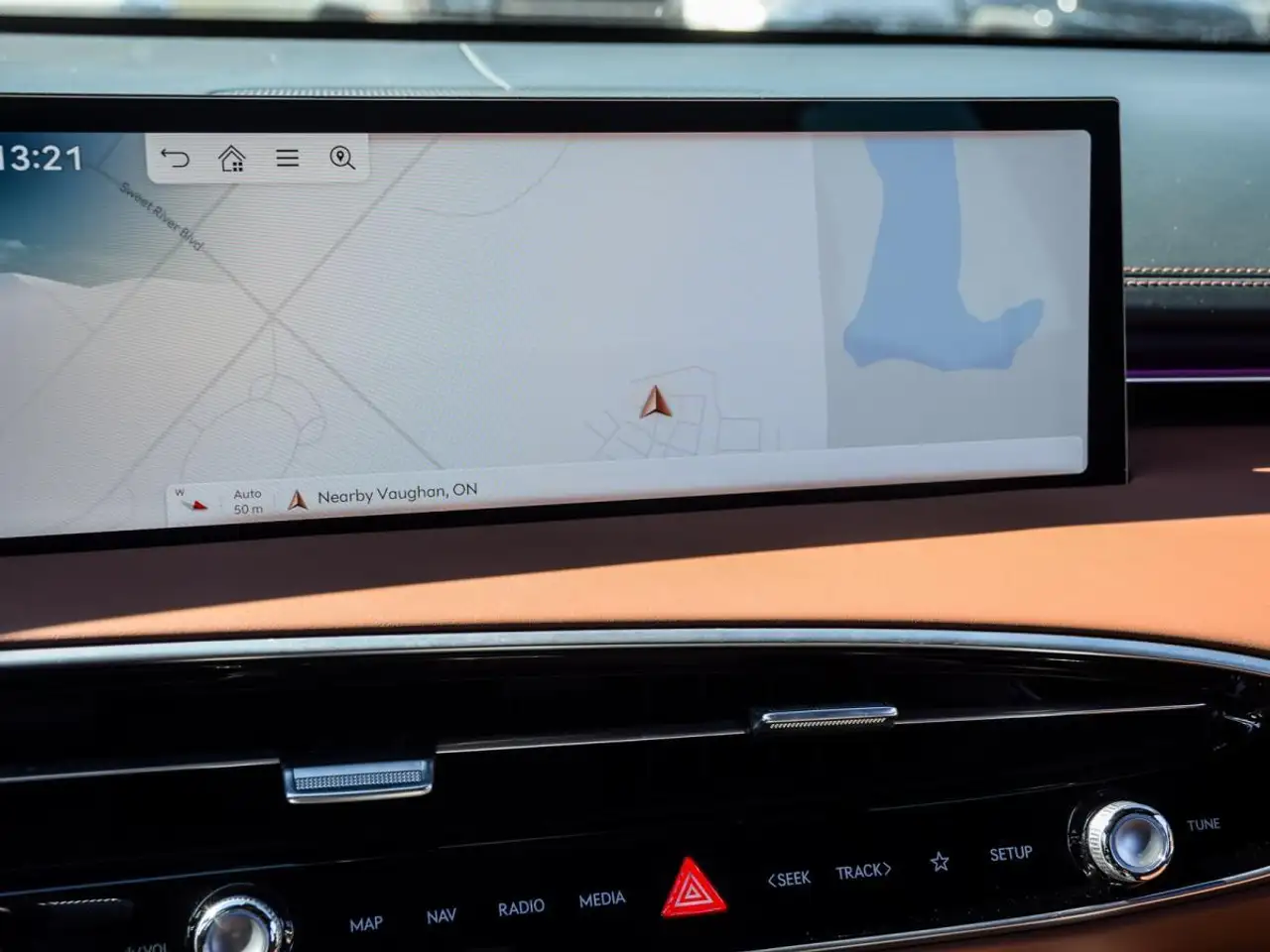 Genesis GV70 - Image 19