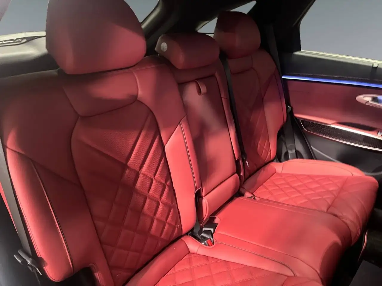 Genesis GV70 - Image 11