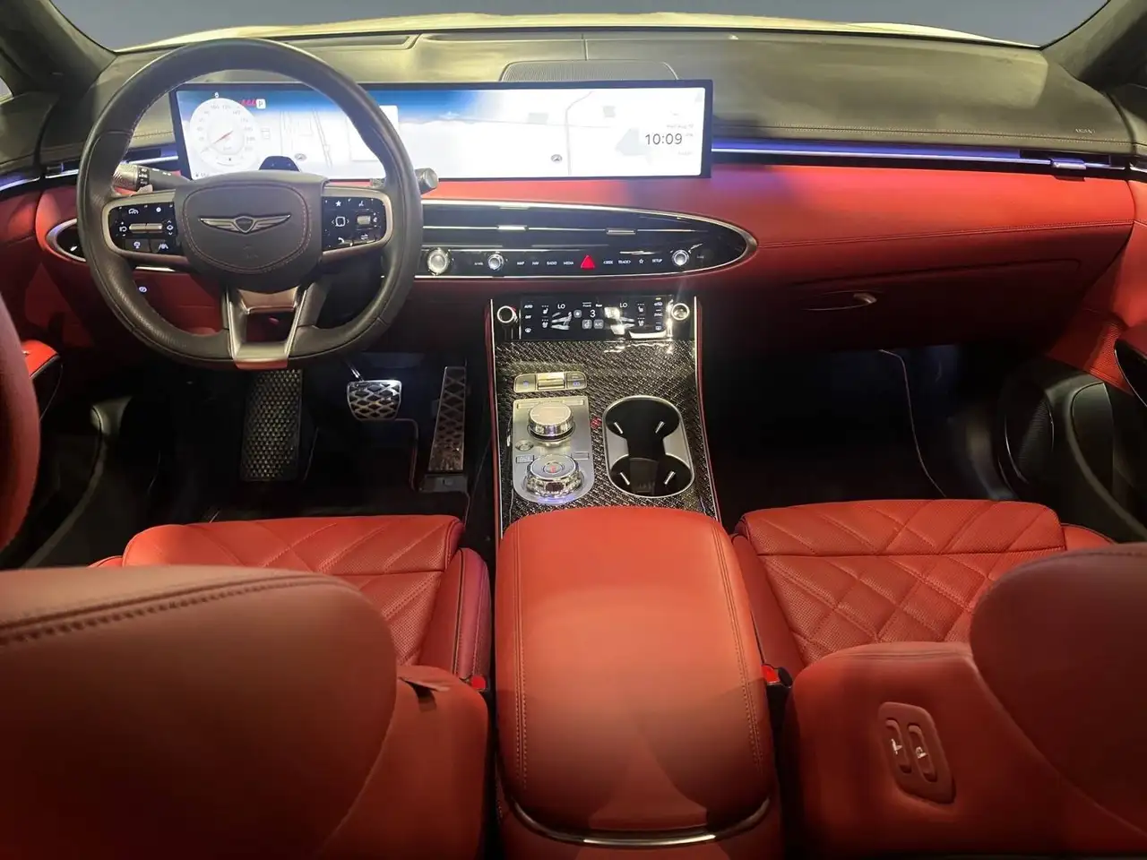 Genesis GV70 - Image 13