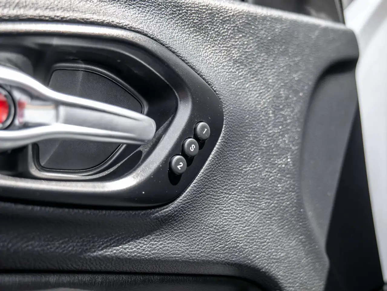 Jeep Cherokee - Image 16