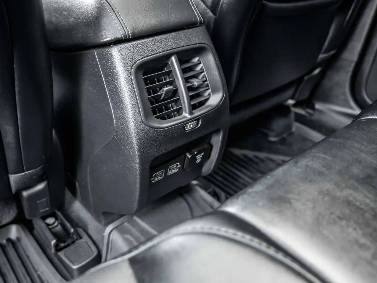 Jeep Cherokee - Image 27