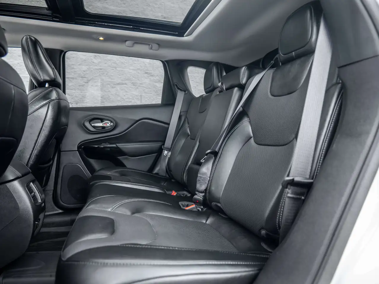 Jeep Cherokee - Image 26