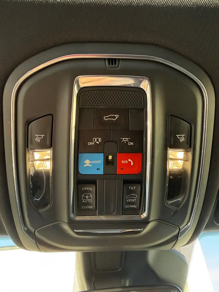 Jeep Grand Cherokee - Image 18