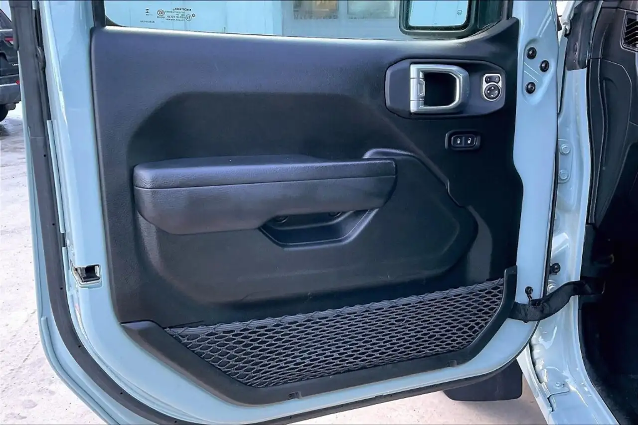Jeep Wrangler - Image 18