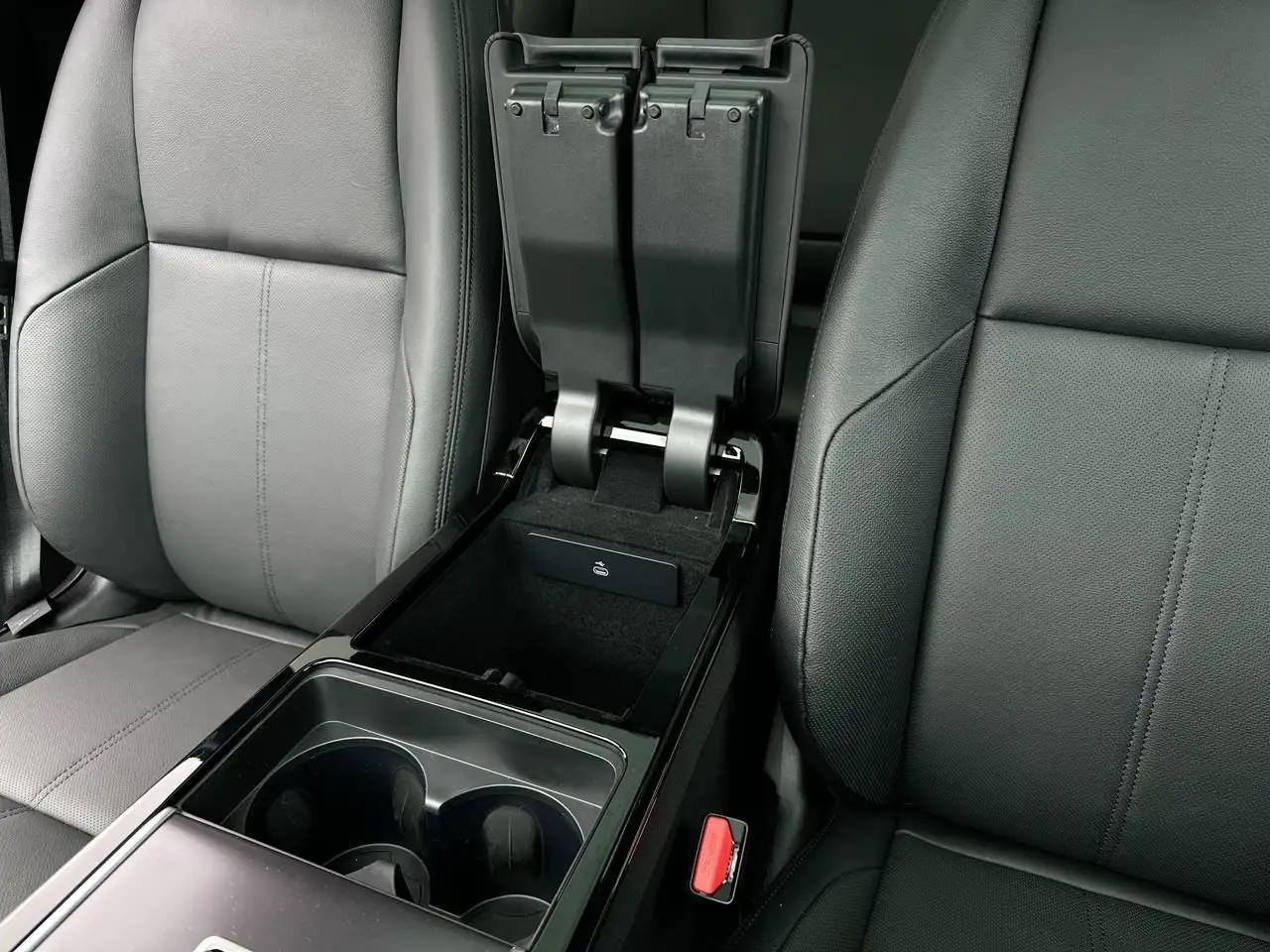 Land Rover Range Rover Velar - Image 27