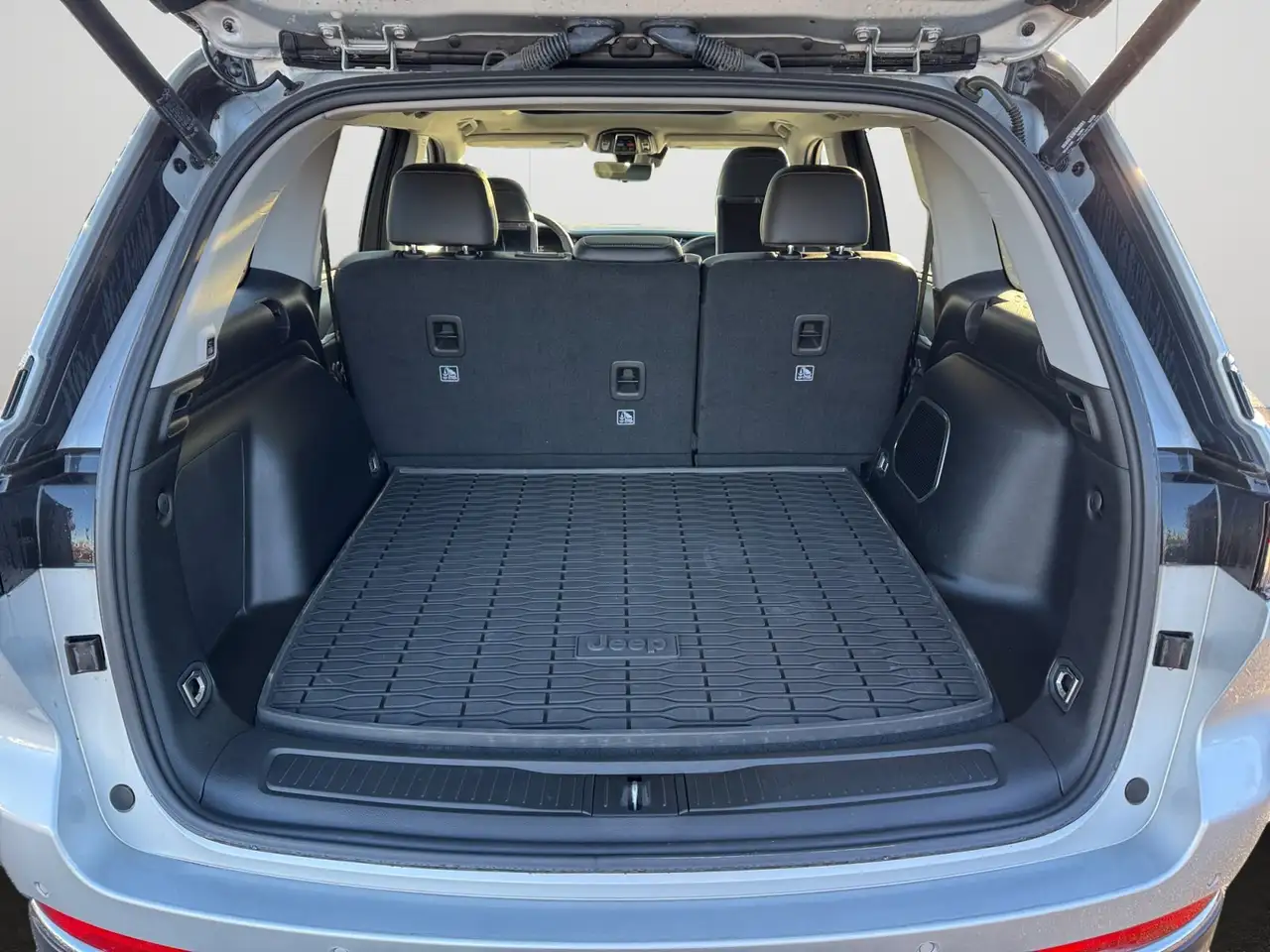 Jeep Grand Cherokee - Image 20