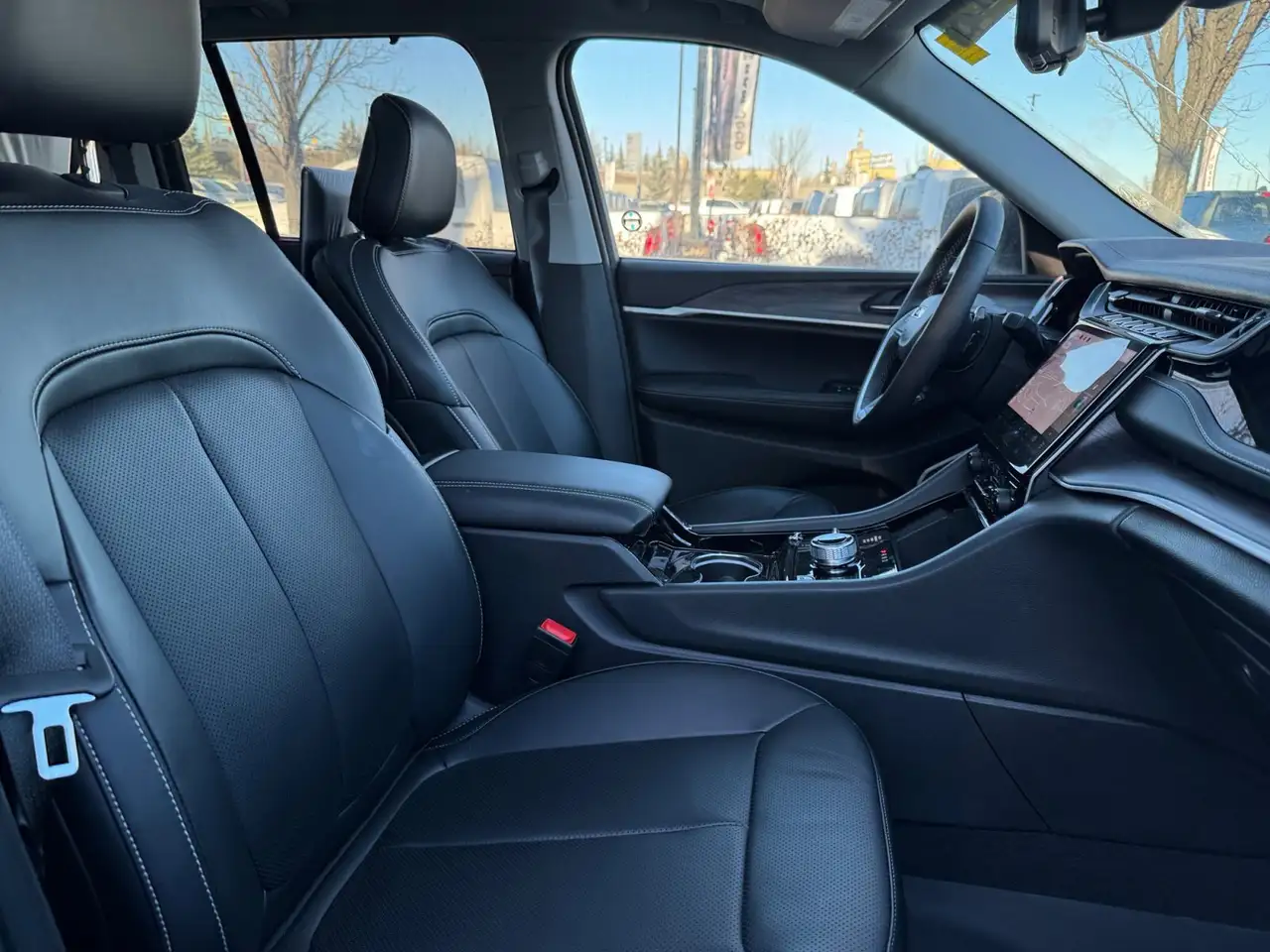 Jeep Grand Cherokee - Image 19
